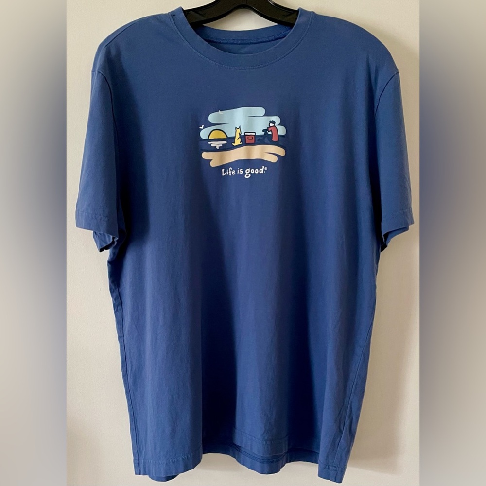 Life Is Good Men's Navy Blue Short Sleeve Tee with Beach Graphic Size Medium
